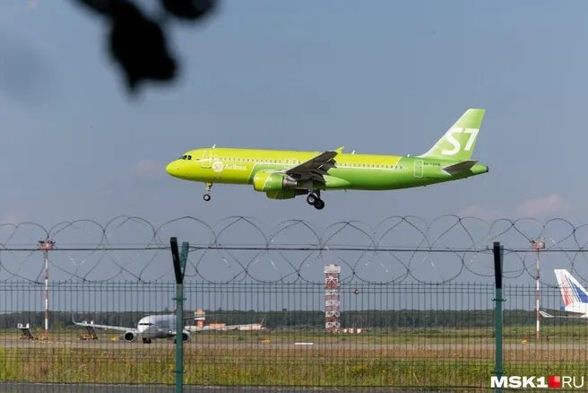 Причиной экстренной посадки Boeing в Омске могло стать падение уровня масла