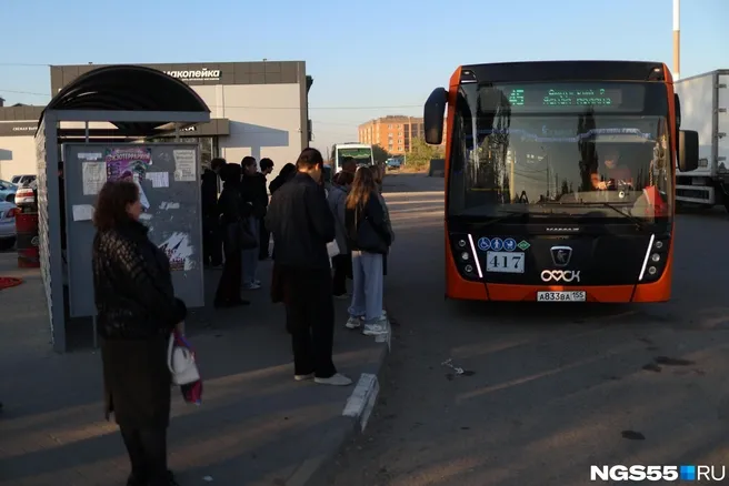 Омичи жалуются на долгие проверки билетов в автобусах по утрам