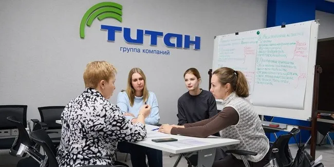 Преподаватели пяти вузов прошли стажировку на омском химпредприятии