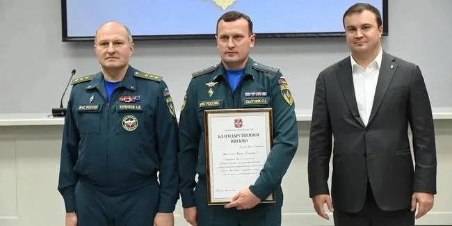 Глава МЧС Куренков наградил в Омске отличившихся спасателей